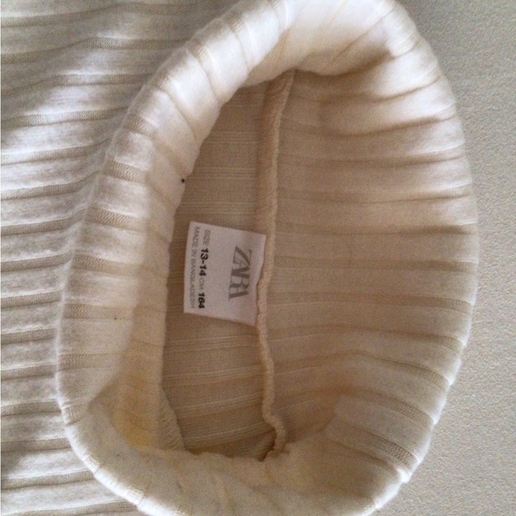 Very soft knitted turtleneck for teenage girl - Picture 2 of 6